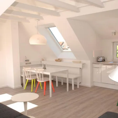 House Flora, Golden Knoepke Apartamento