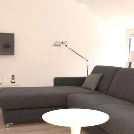 House Flora, Golden Knoepke Apartamento *